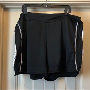 Women’s adidas gym shorts with pockets!